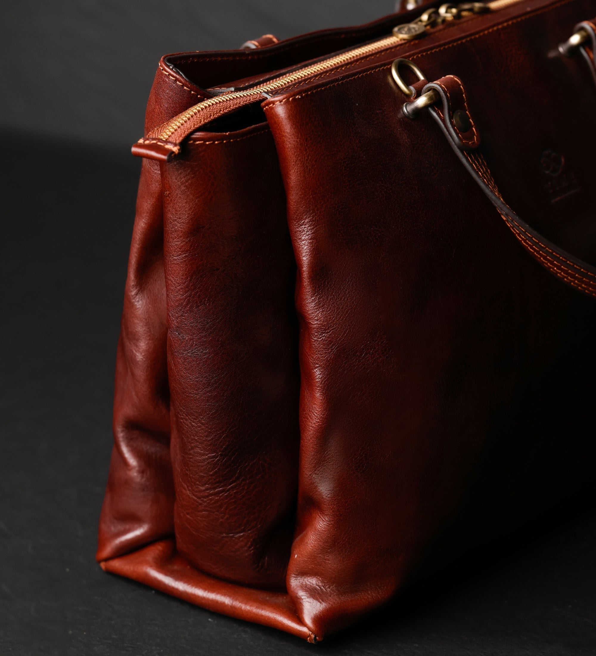 Borsa Tote a spalla in pelle donna – The Scarlet Letter