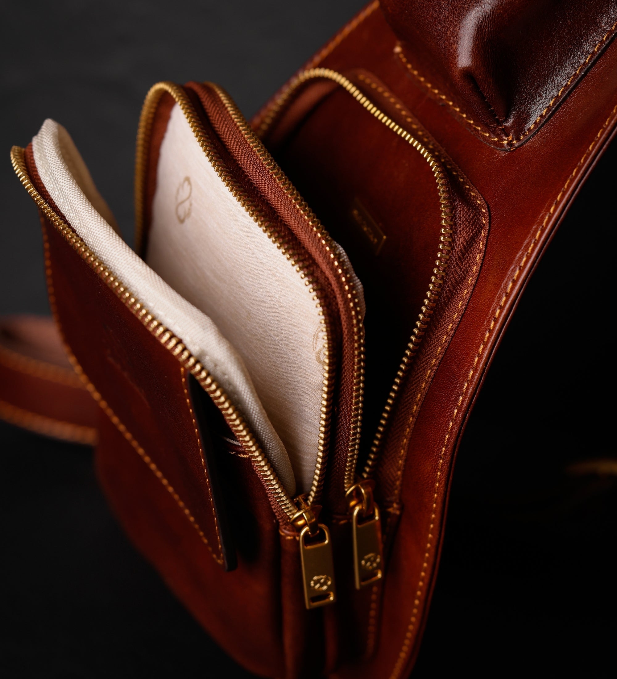 Borsa monospalla a tracolla in pelle - The Monk