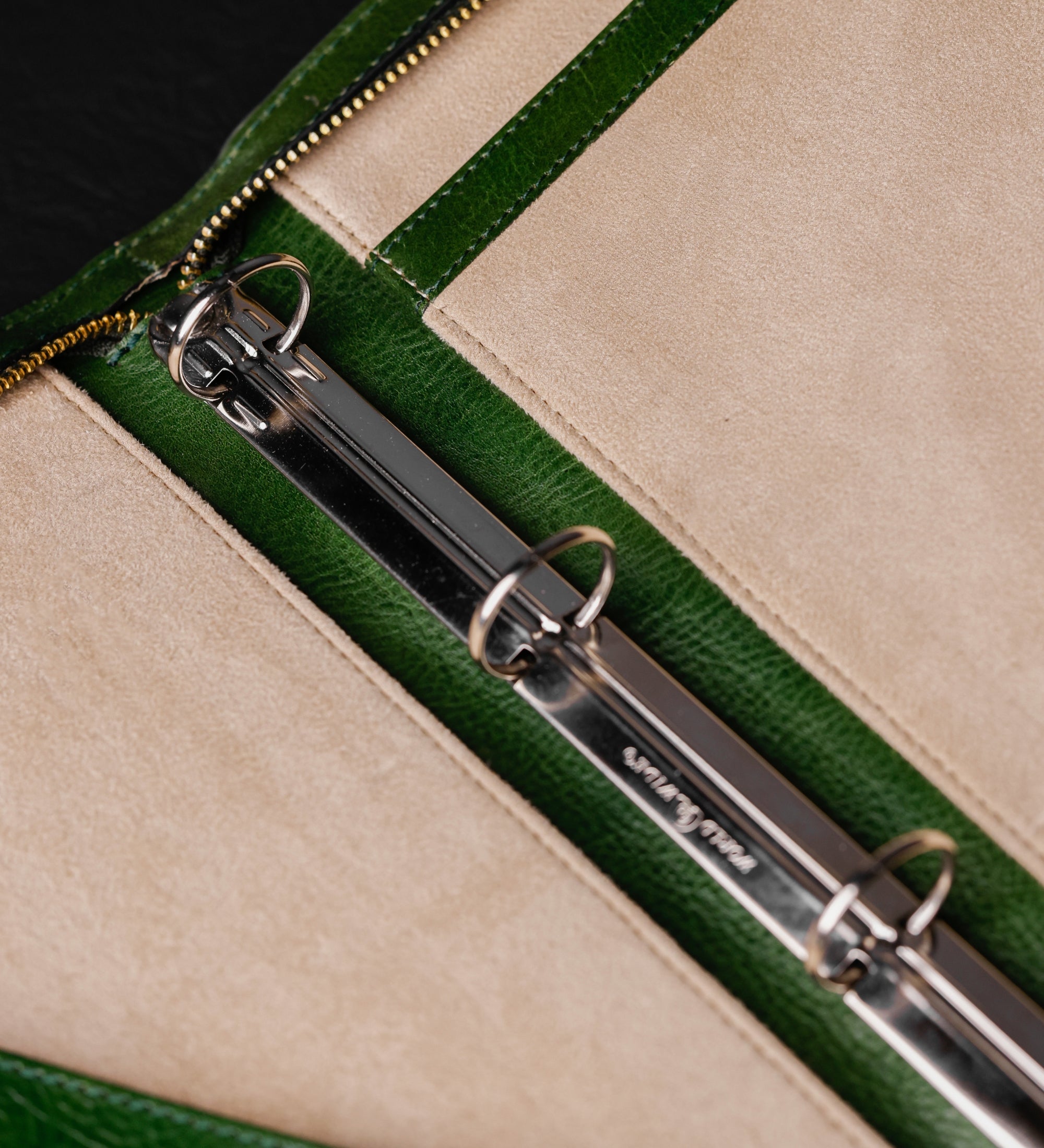 Portadocumenti in pelle con raccoglitore - Joy in the Morning