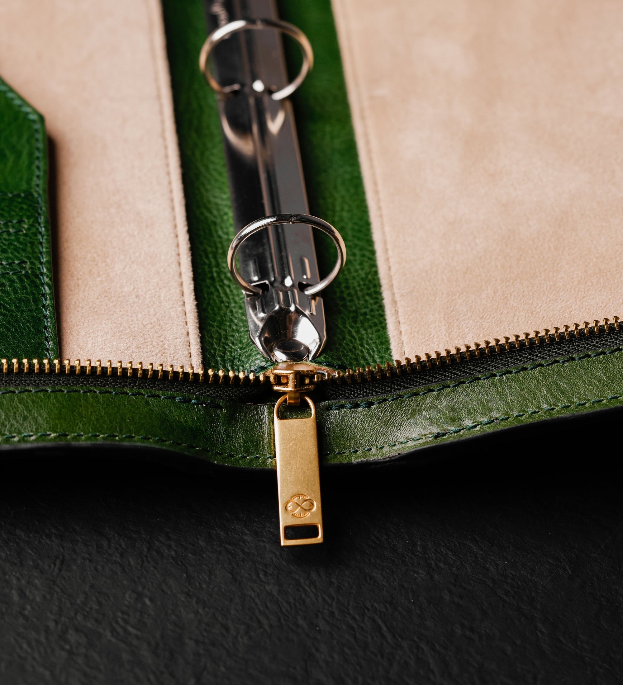 Portadocumenti in pelle con raccoglitore - Joy in the Morning