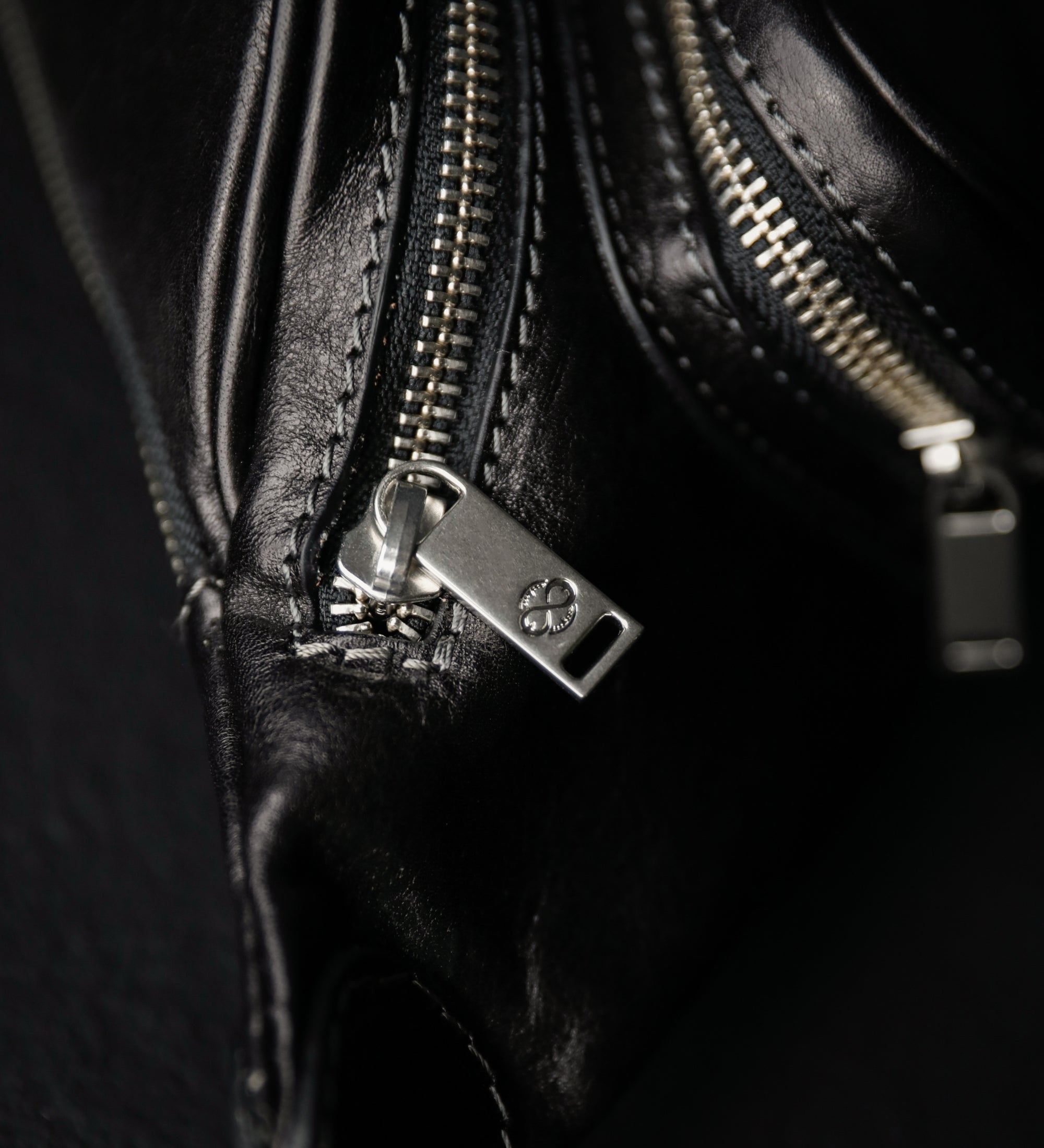 Marsupio a tracolla in pelle - Independent People