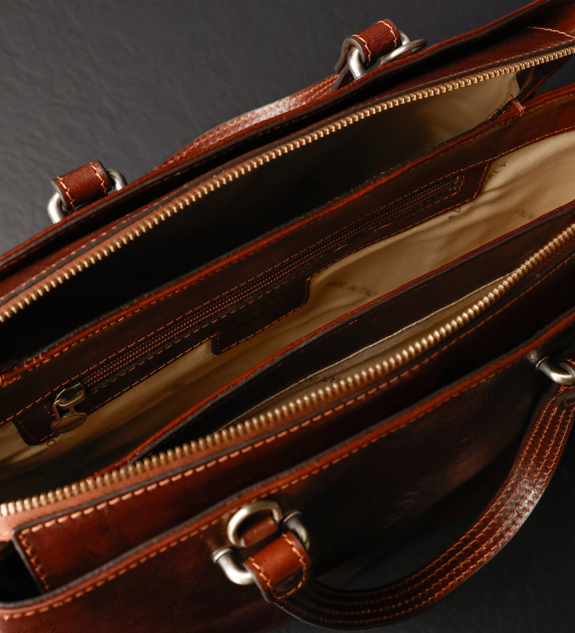 Borsa Tote a spalla in pelle donna – The Scarlet Letter